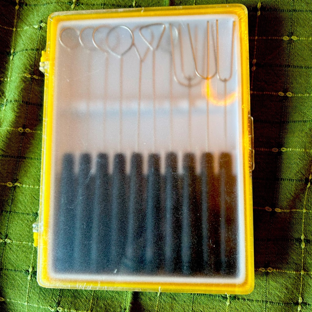 NWT 10 Brooches a Temper Chocolate Forks